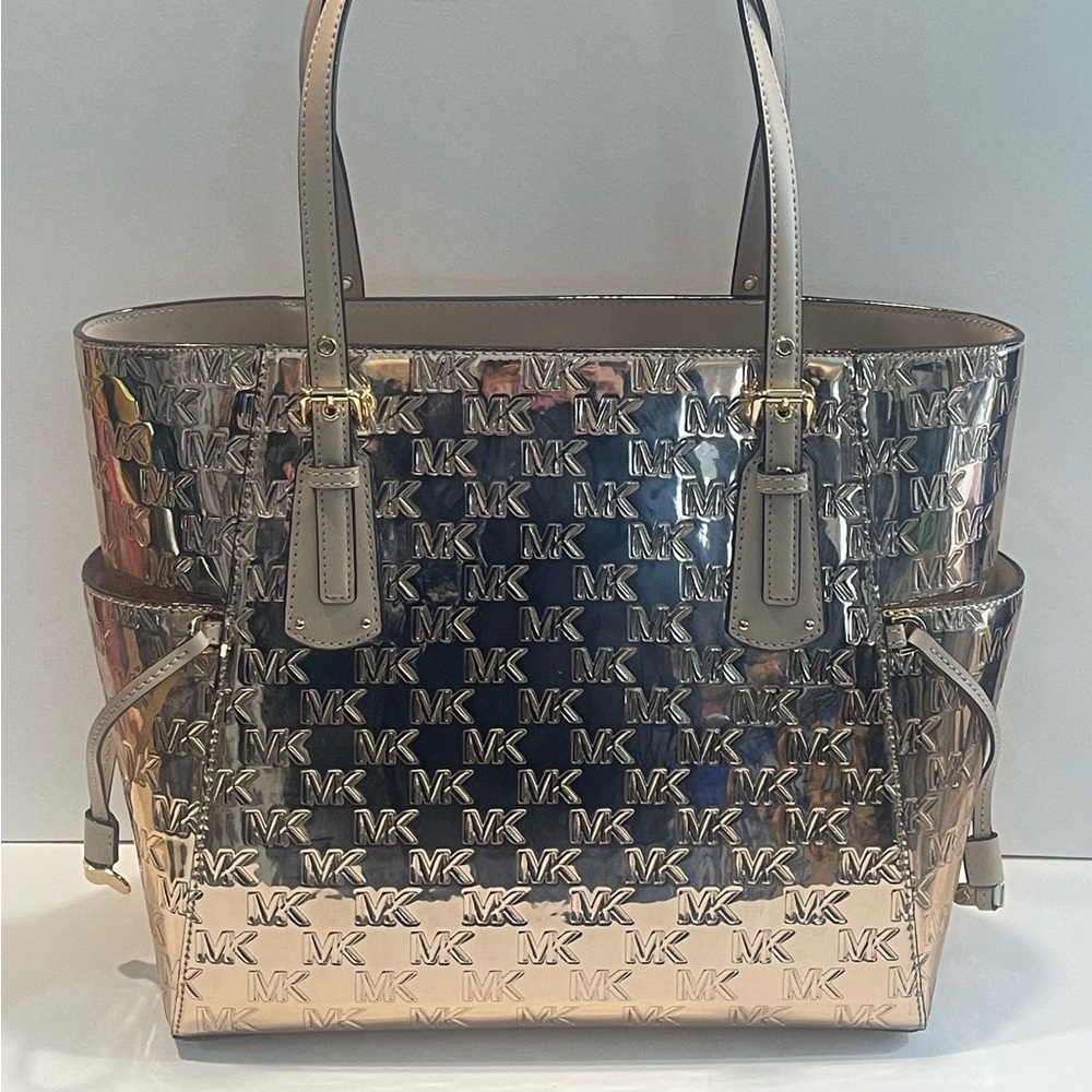 Michael Michael Kors Voyager Logo Embossed Patent Large East West Tote - Picture 5 of 9